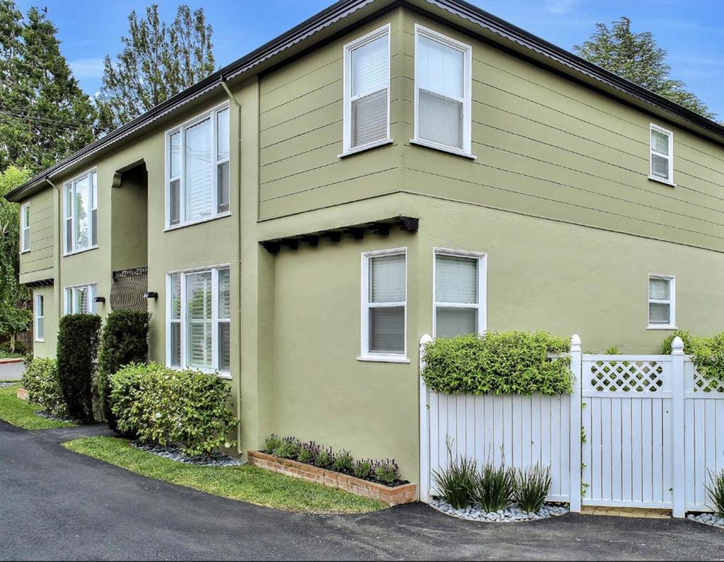 16 W Bellevue Avenue Property Photo 4