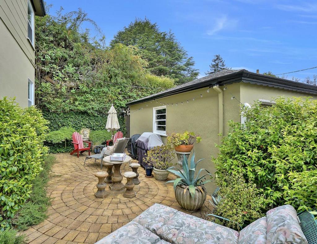 16 W Bellevue Avenue Property Photo 5