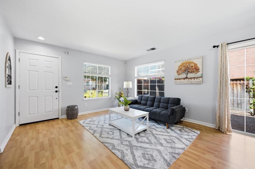 1576 Hermocilla Way Property Photo 4