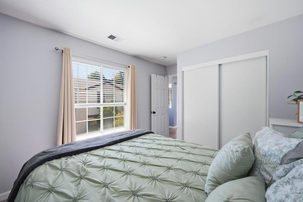 1576 Hermocilla Way Property Photo 7