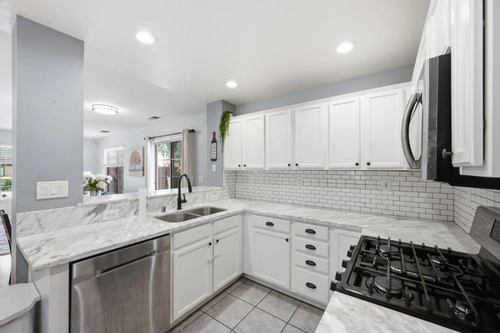 1576 Hermocilla Way Property Photo 28