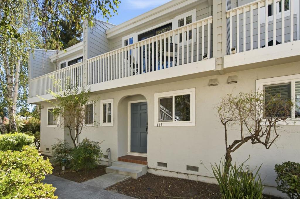 445 Oak Avenue Property Photo 1
