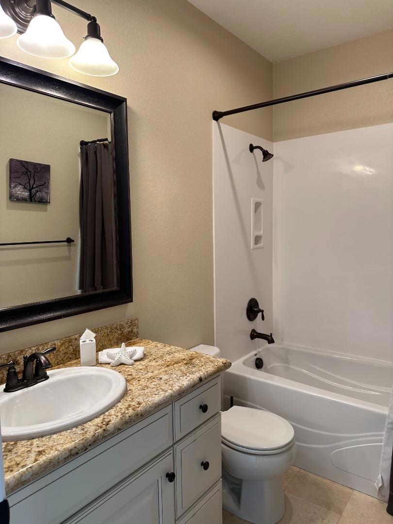 496 Rialto Place Property Photo 13