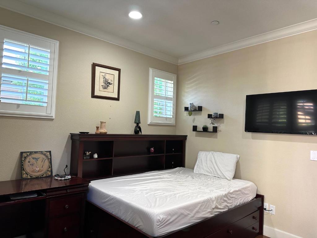 496 Rialto Place Property Photo 14