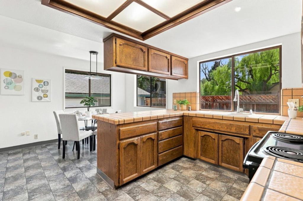 156 W Dunne Avenue Property Photo 7