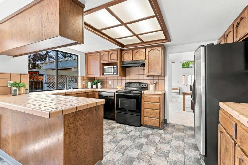 156 W Dunne Avenue Property Photo 8