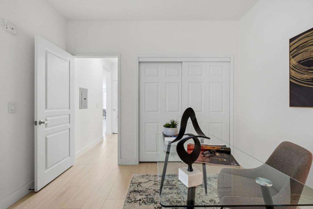 101 Crescent Way 2108 Property Photo 26