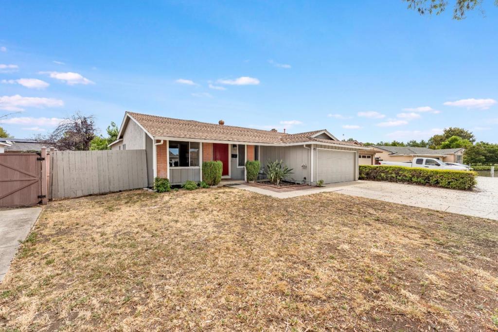 1868 Anne Marie Court Property Photo 2