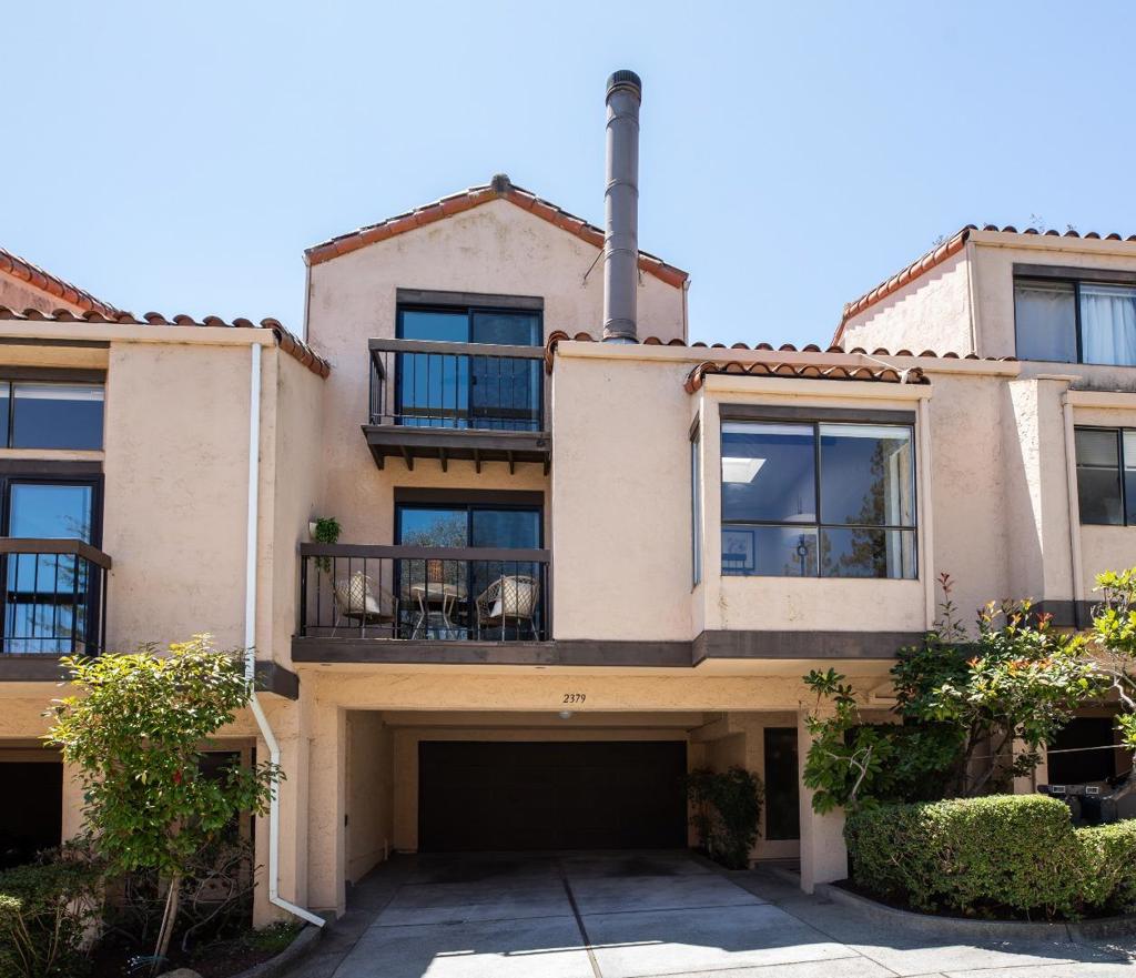 2379 Lyall Way Property Photo 2