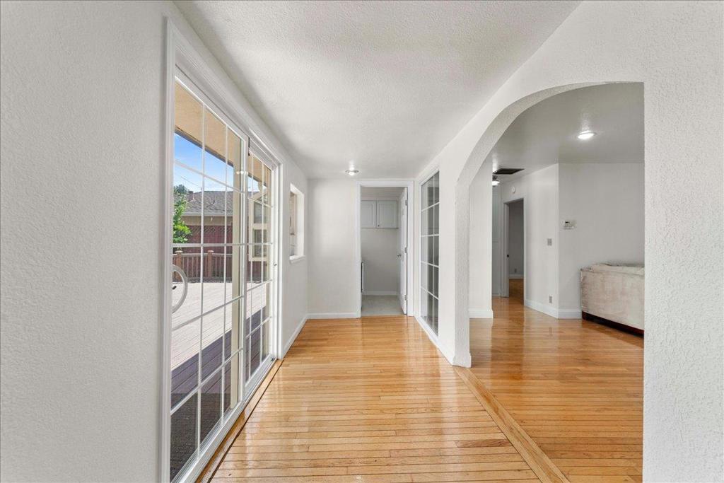 2099 Emory Street Property Photo 9