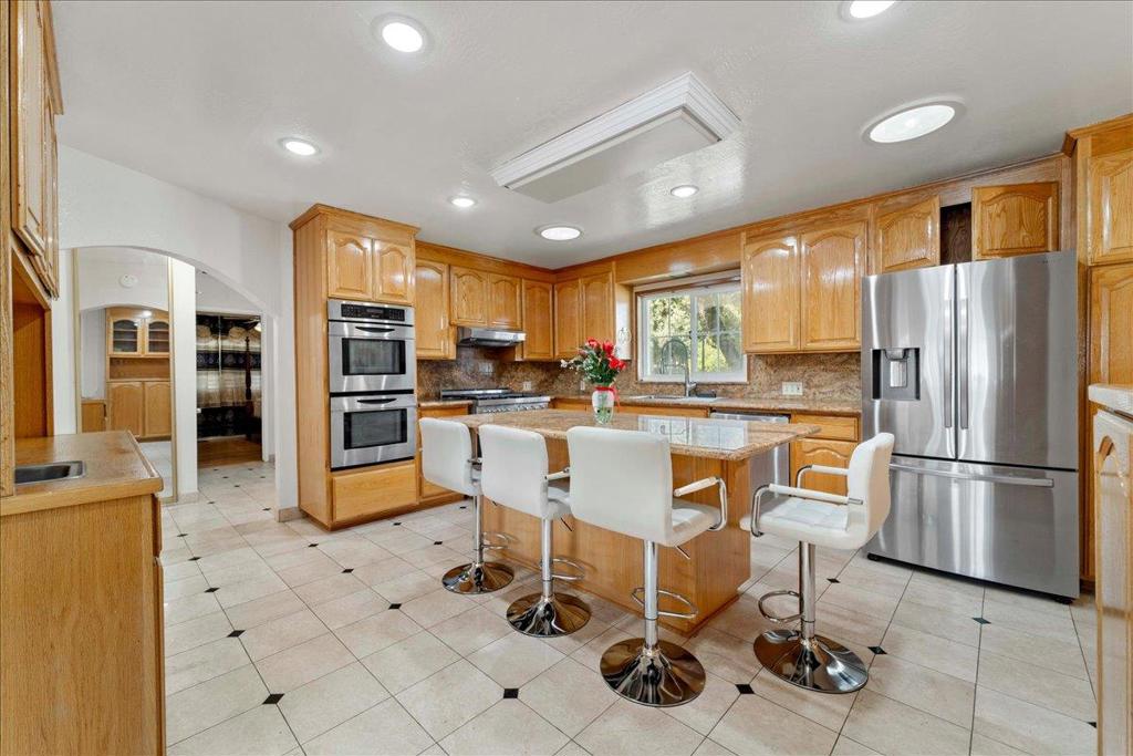 2099 Emory Street Property Photo 10