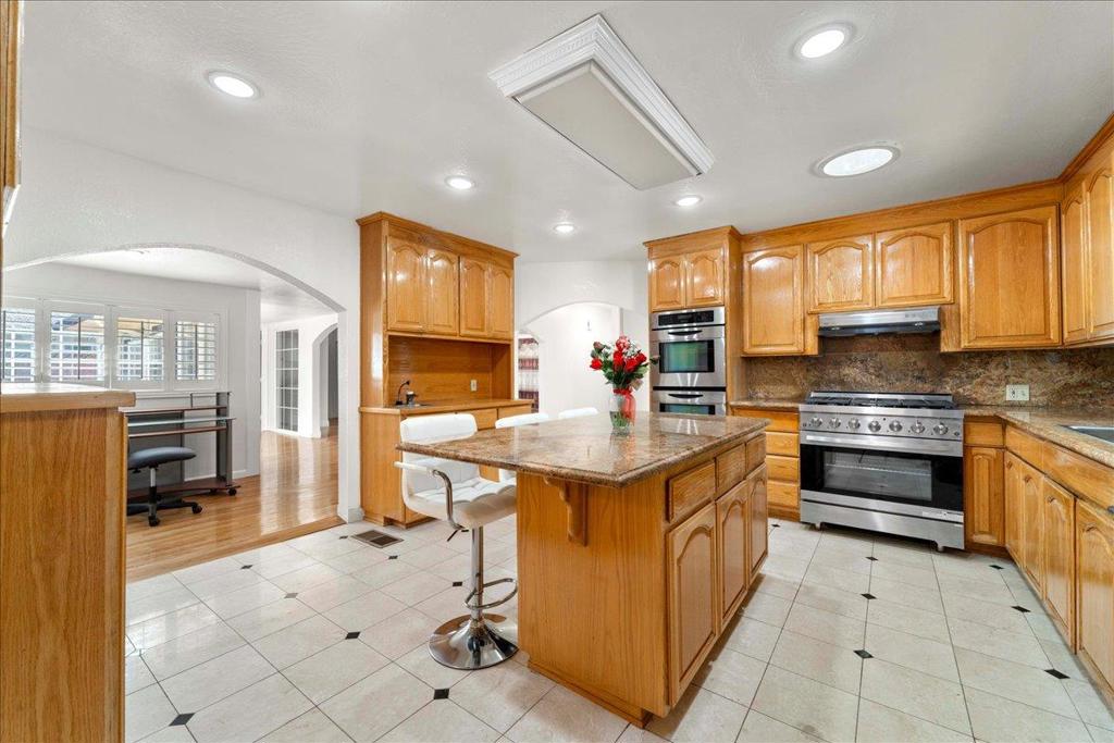 2099 Emory Street Property Photo 12