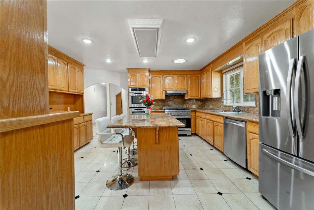 2099 Emory Street Property Photo 14