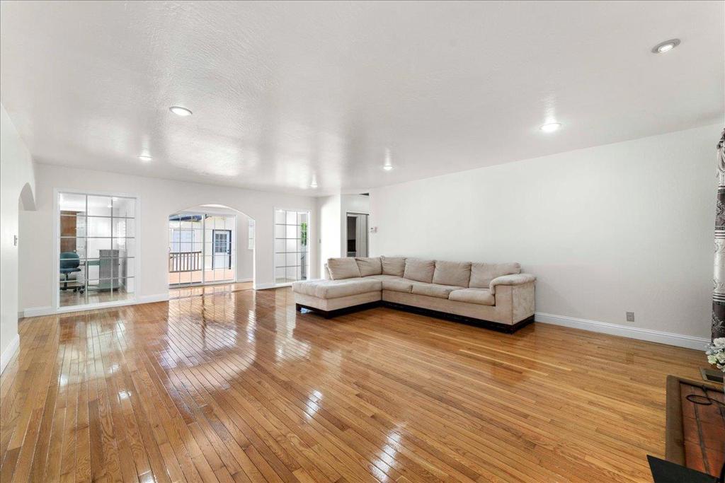 2099 Emory Street Property Photo 21
