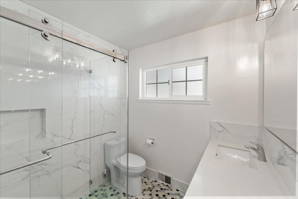 2099 Emory Street Property Photo 30