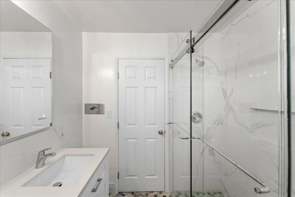 2099 Emory Street Property Photo 31