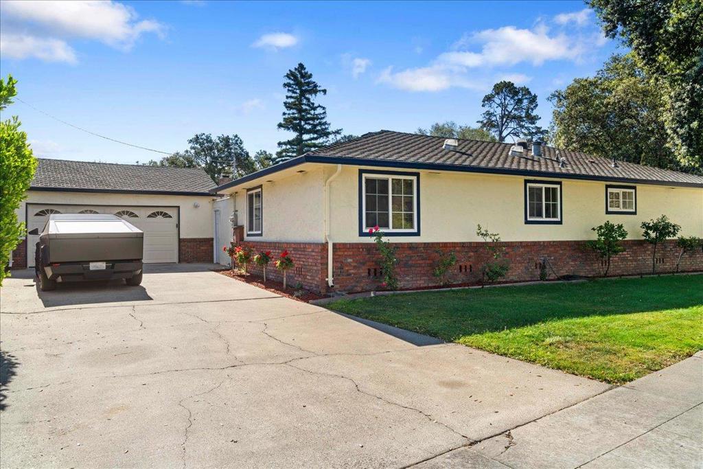 2099 Emory Street Property Photo 39