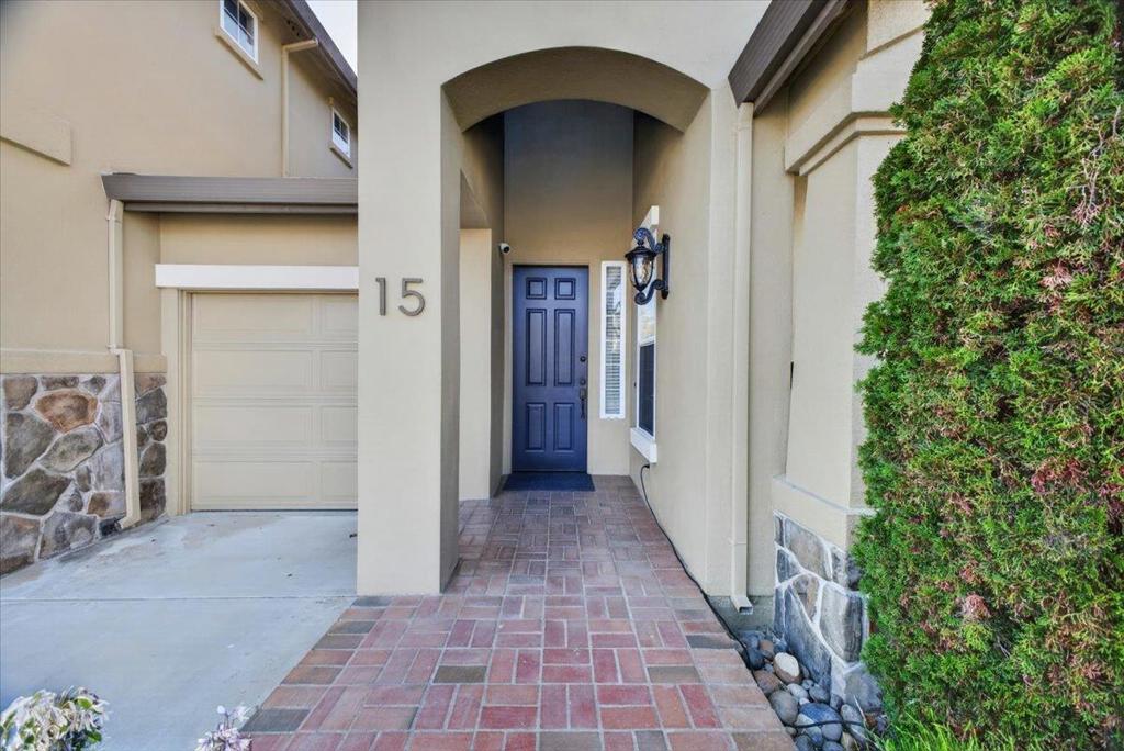 15 Victoria Circle Property Photo 4