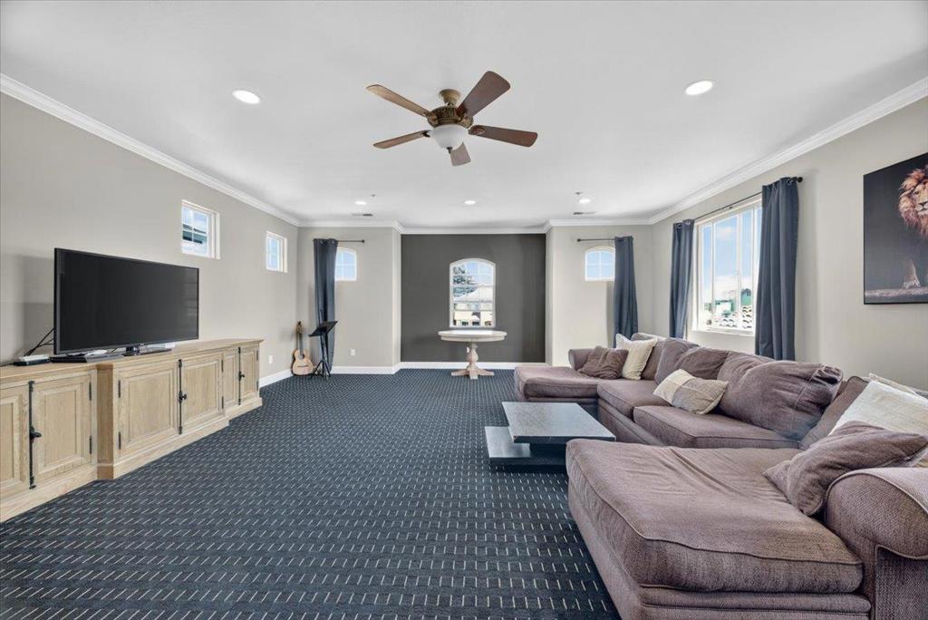 15 Victoria Circle Property Photo 29