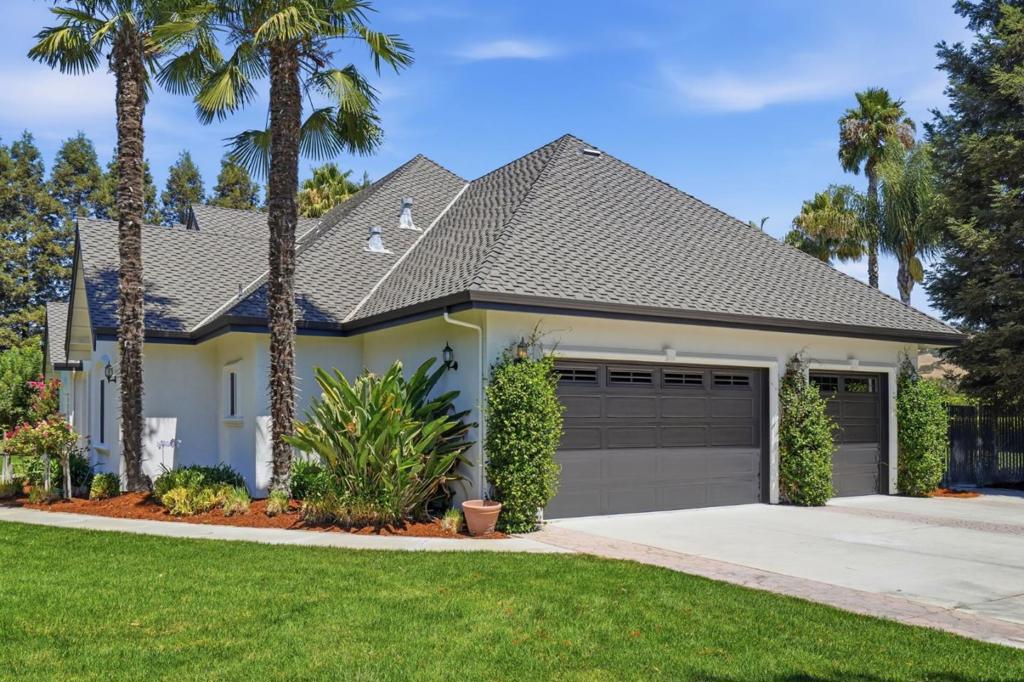 12350 Foothill Avenue Property Photo 2