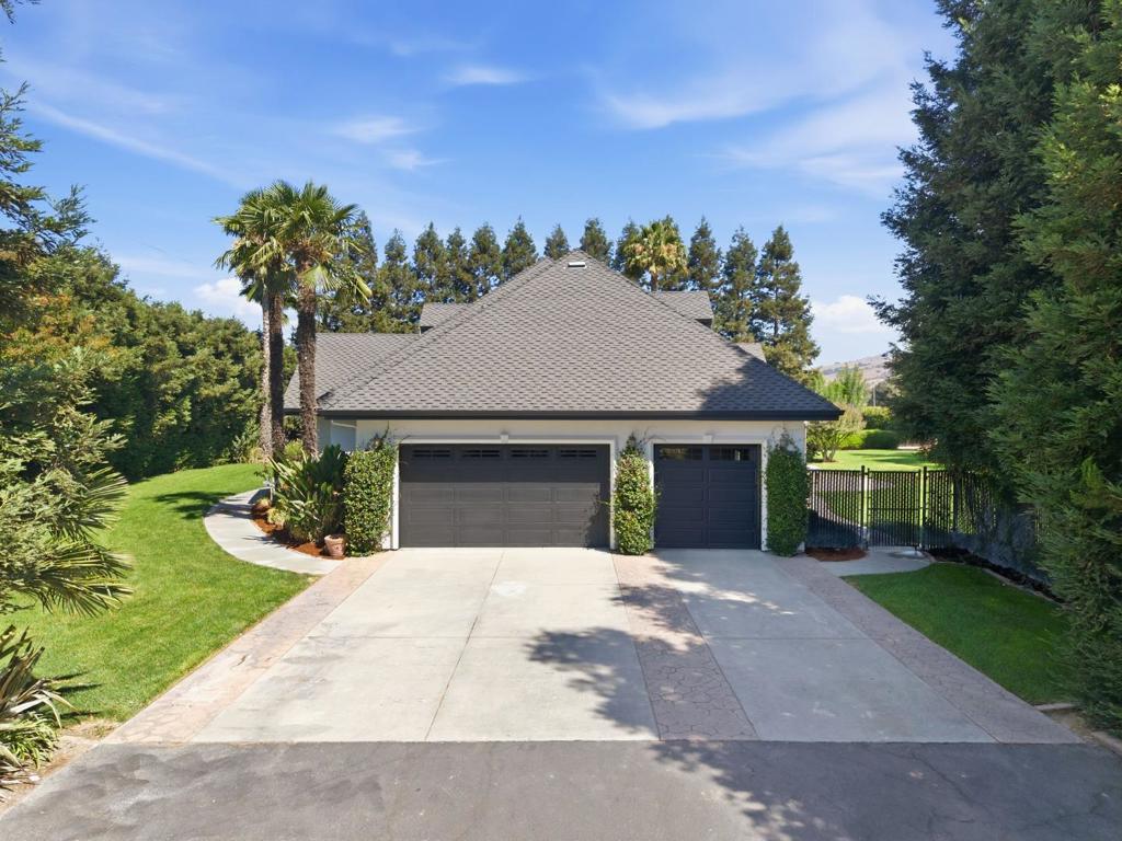 12350 Foothill Avenue Property Photo 3