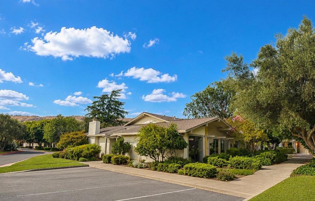 5568 Cribari Circle Property Photo 1