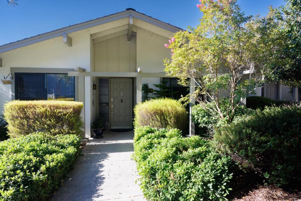 5568 Cribari Circle Property Photo 2