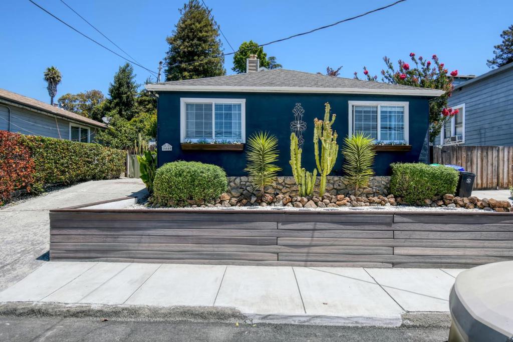 16640 Los Banos Street Property Photo 1