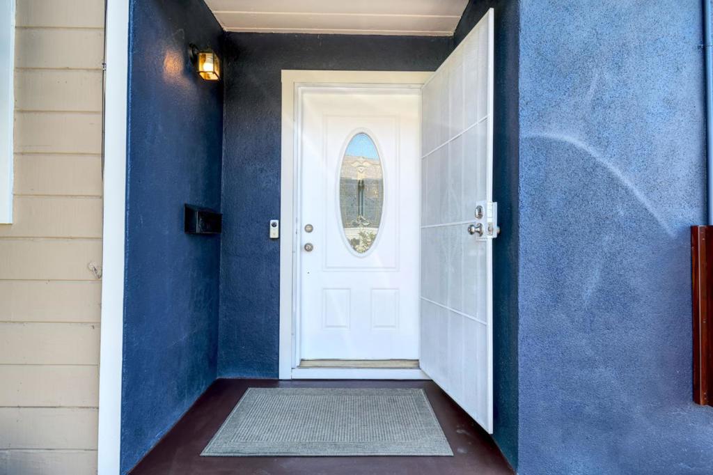 16640 Los Banos Street Property Photo 16