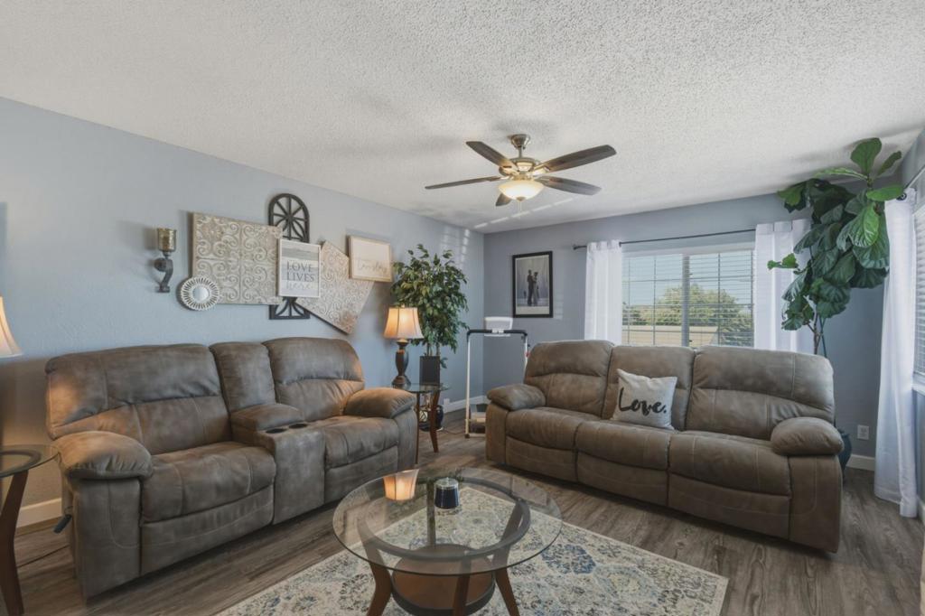 16640 Los Banos Street Property Photo 17