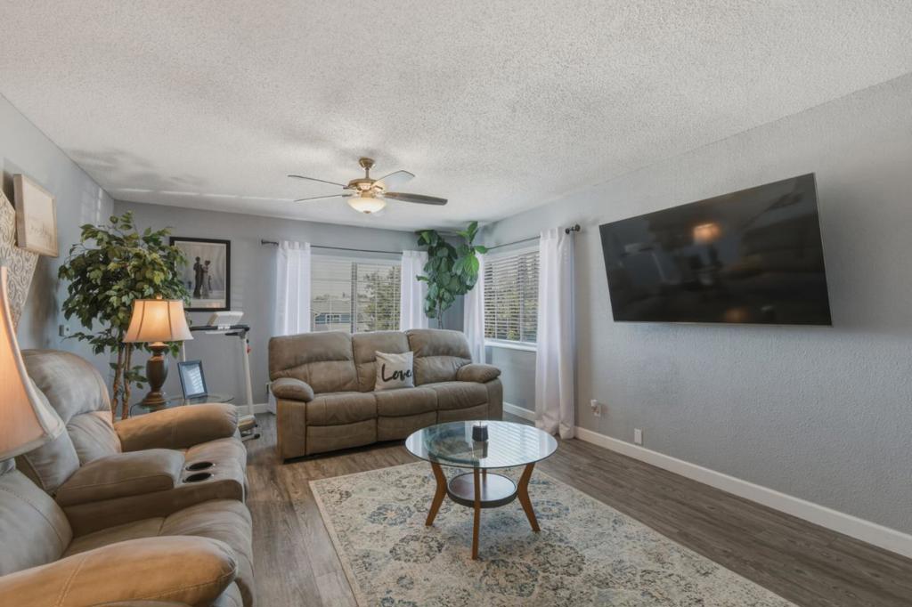 16640 Los Banos Street Property Photo 19