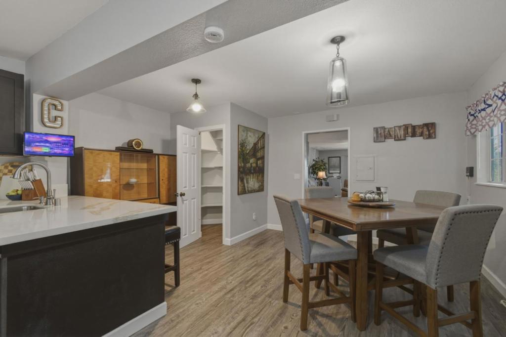 16640 Los Banos Street Property Photo 25