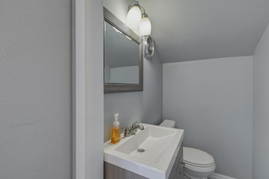 16640 Los Banos Street Property Photo 40