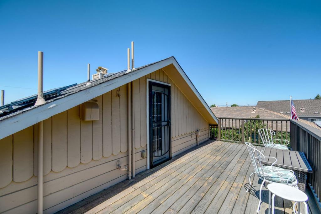 16640 Los Banos Street Property Photo 44