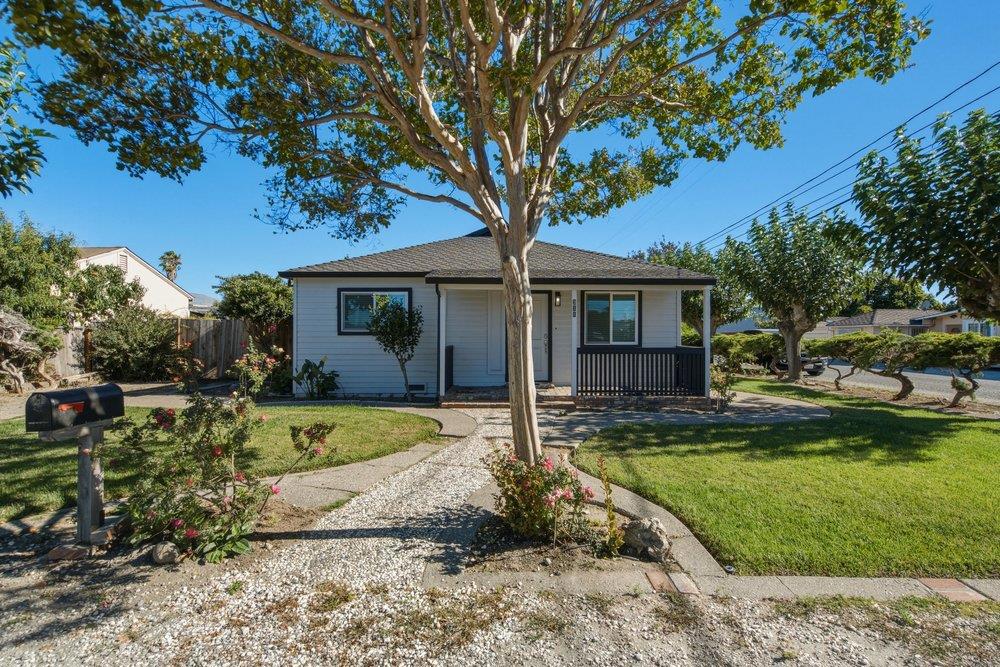 311 Santa Ana Road Property Photo 2