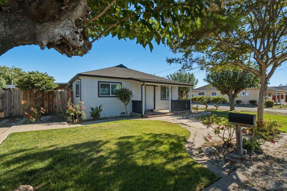 311 Santa Ana Road Property Photo 3