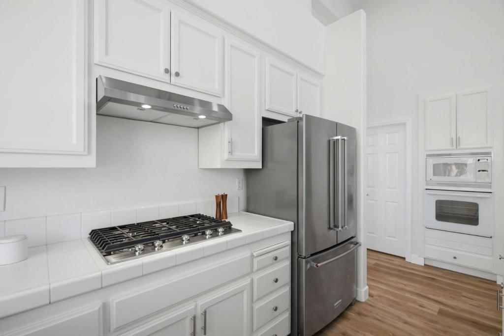 5619 Mireille Drive Property Photo 8