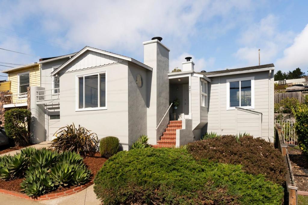 377 Hillside Boulevard Property Photo 1