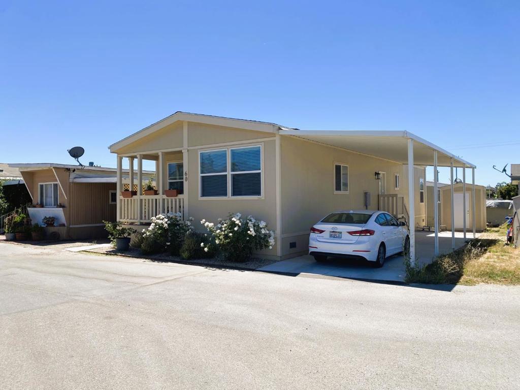 2900 Fairview Road 60 Property Photo 3