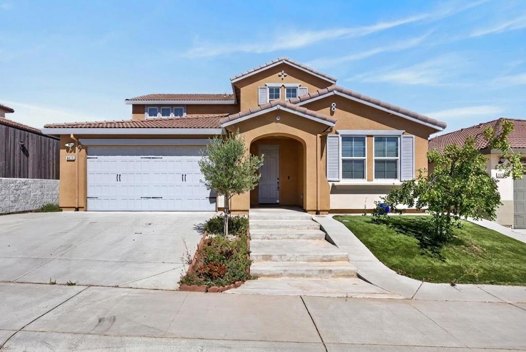 8475 Crimson Clover Circle Property Photo 1