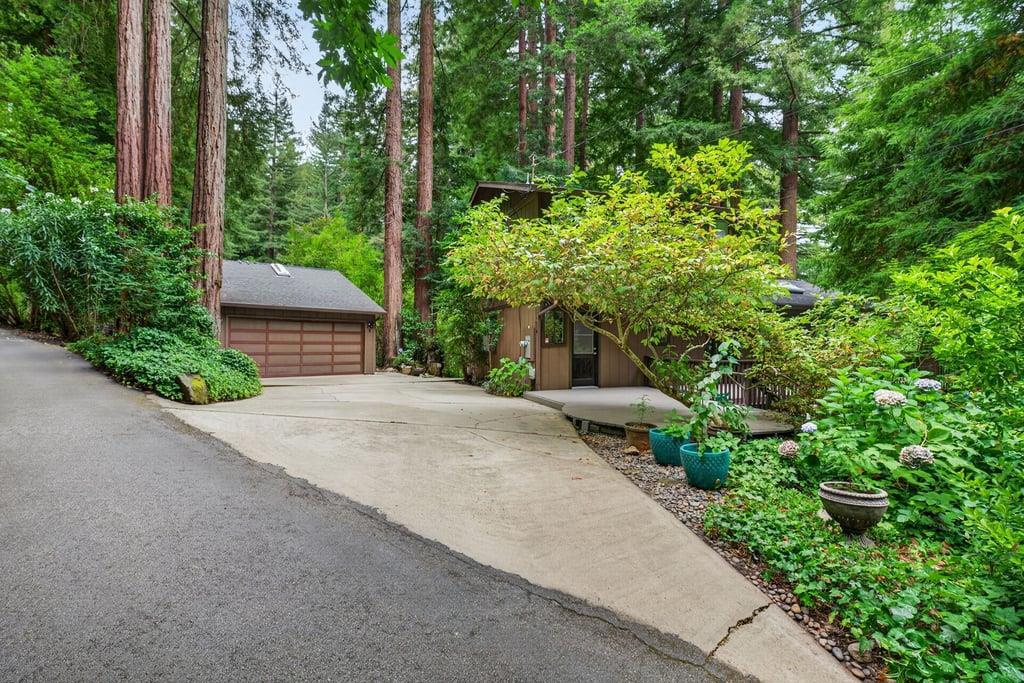 15551 Forest Hill Drive Property Photo 8