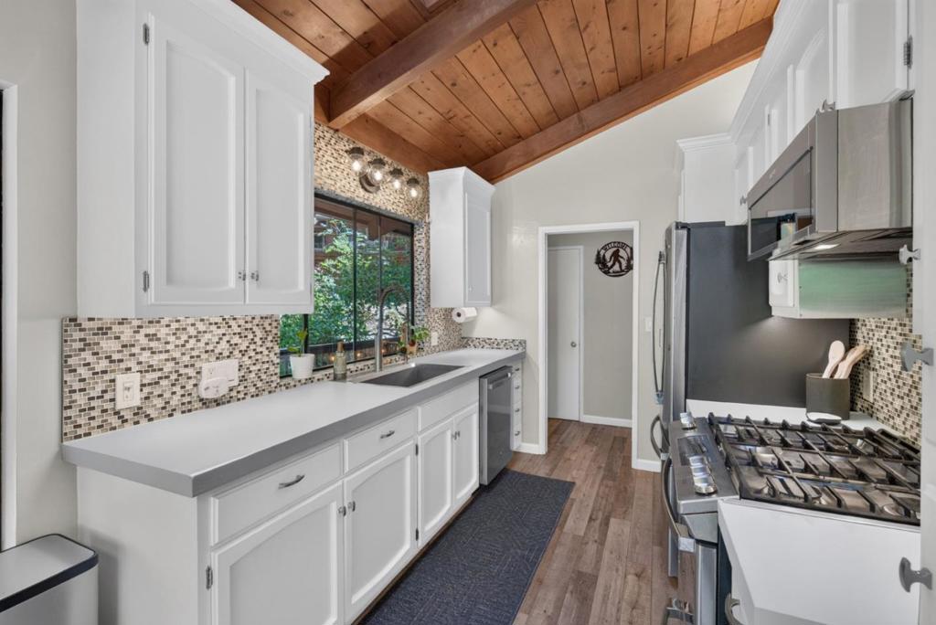 15551 Forest Hill Drive Property Photo 31