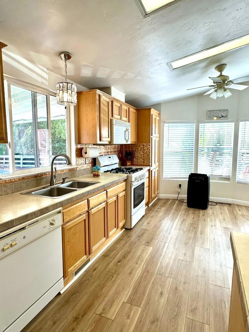 2900 Fairview Road 6 Property Photo 4