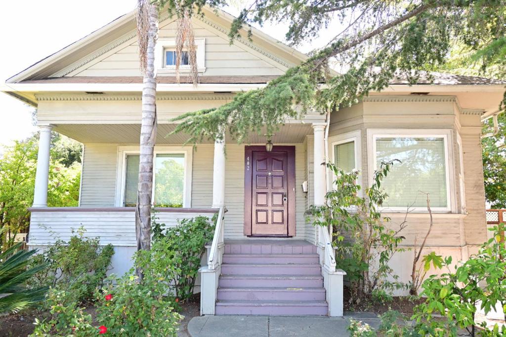 402 N 11th Street Property Photo 1
