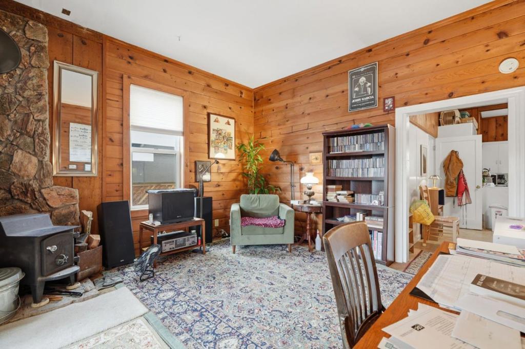 575 Myrtle Street Property Photo 3