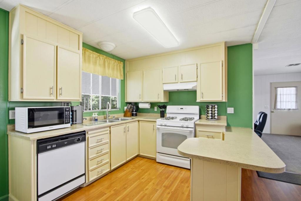 1111 Morse Avenue 68 Property Photo 8
