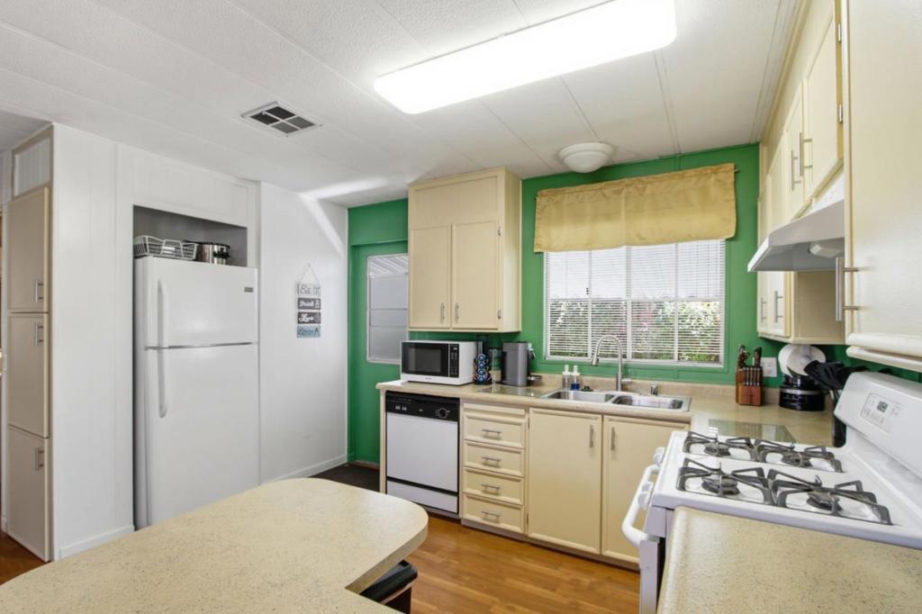 1111 Morse Avenue 68 Property Photo 11