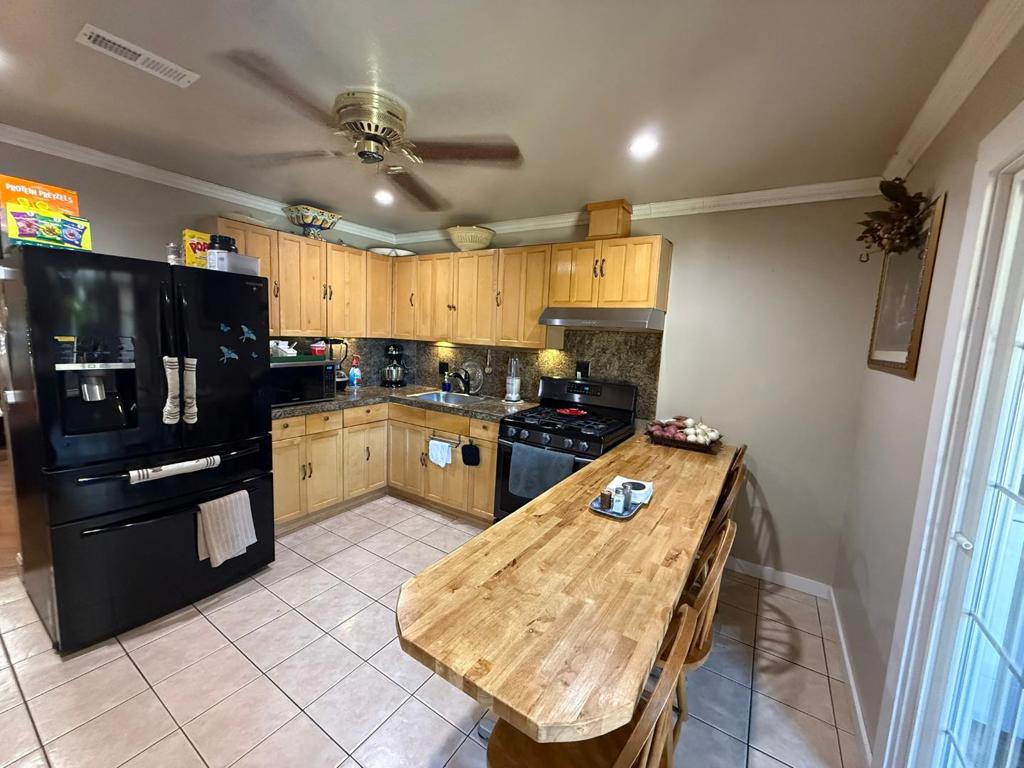 2440 Poplar Drive Property Photo 2