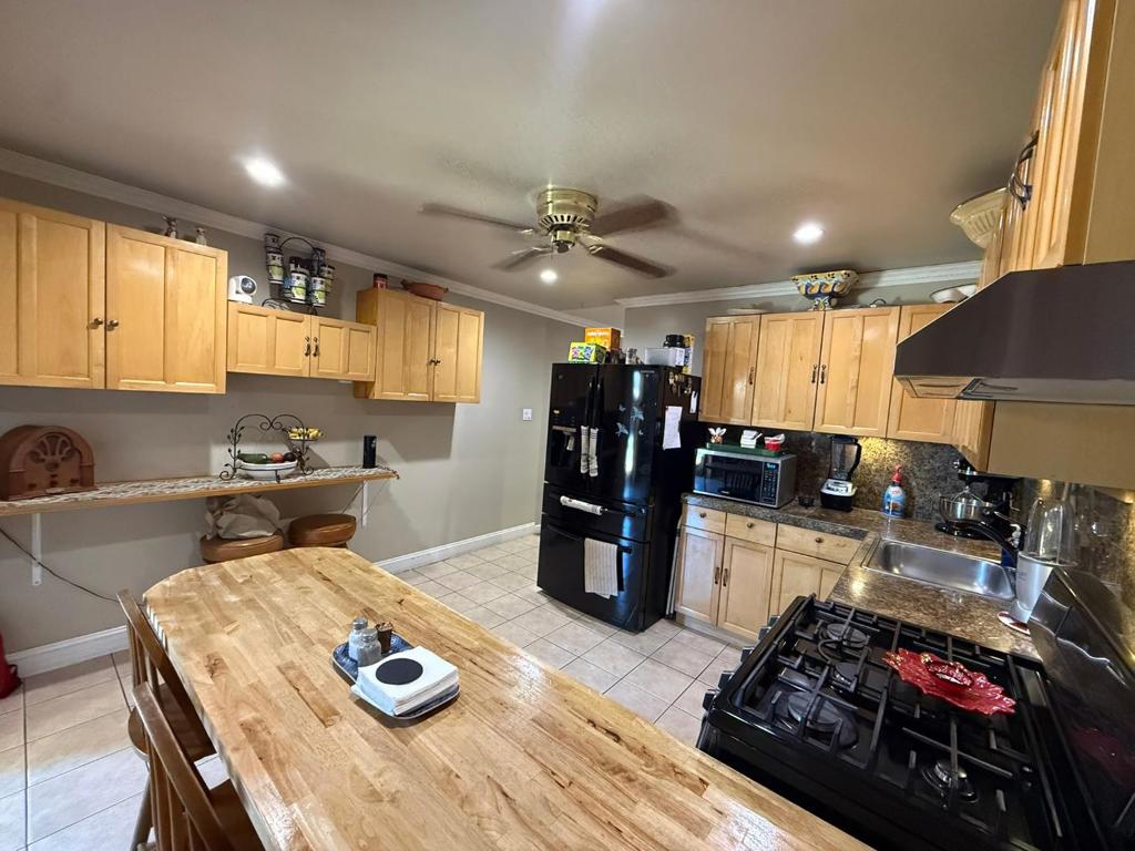 2440 Poplar Drive Property Photo 3