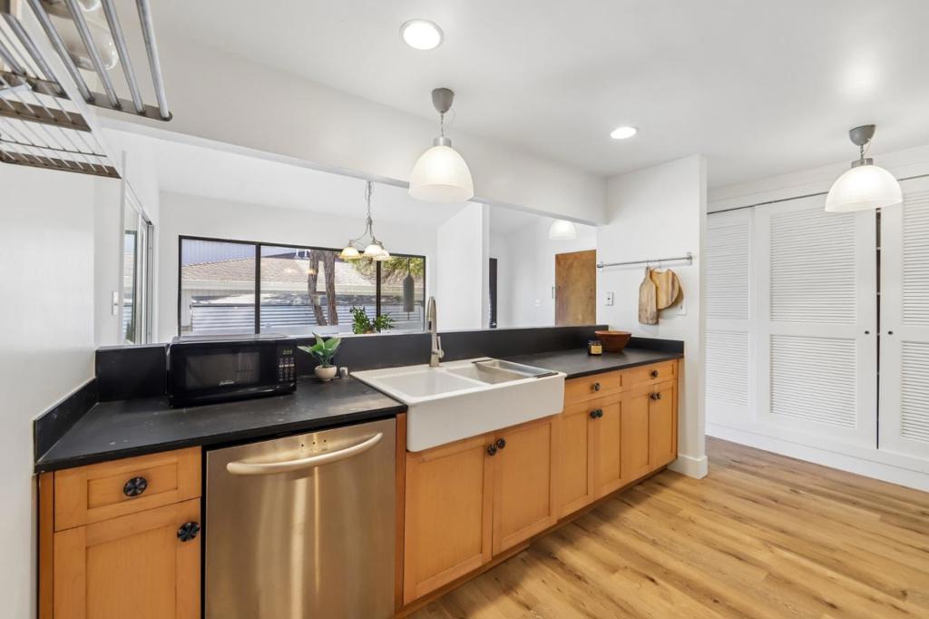 1161 Tamarind Street Property Photo 10